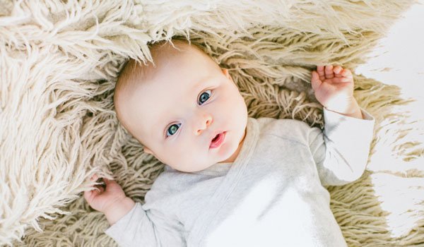 bebé con retinoblastoma