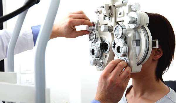 oftalmólogo y oculista